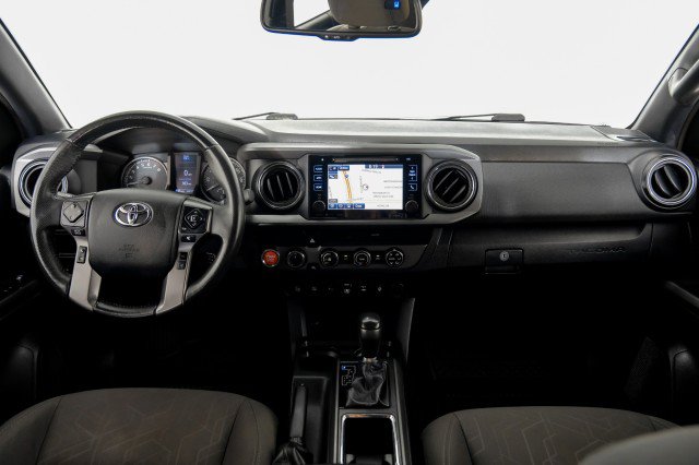 Used 2018 Toyota Tacoma TRD Off-Road w/ Technology Package AWD/4WD image 12