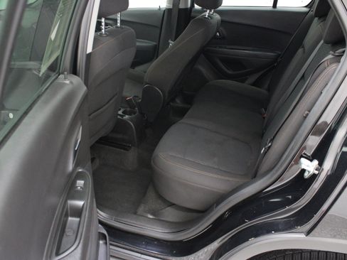 Used 2020 Chevrolet Trax LS FWD image 25