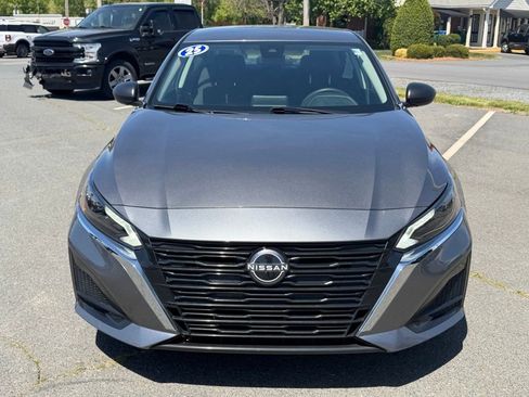 Used 2025 Nissan Altima 2.5 SV image 9