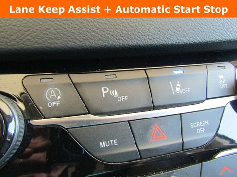 Used 2023 Chrysler Pacifica Touring-L FWD image 16