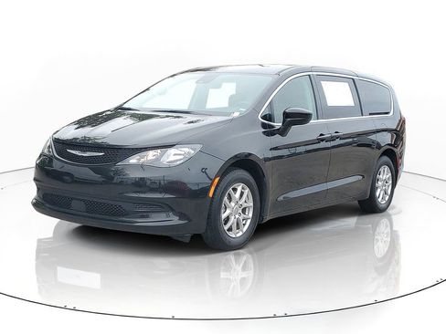 Used 2023 Chrysler Voyager LX FWD image 2