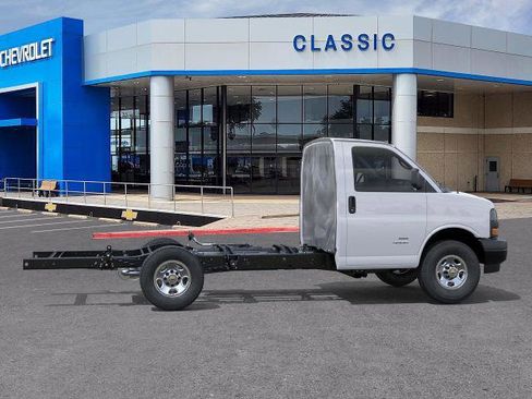 New 2025 Chevrolet Express 3500 w/ Power Convenience Package image 41