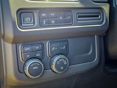 Used 2022 Chevrolet Suburban RST w/ Luxury Package AWD/4WD image 14