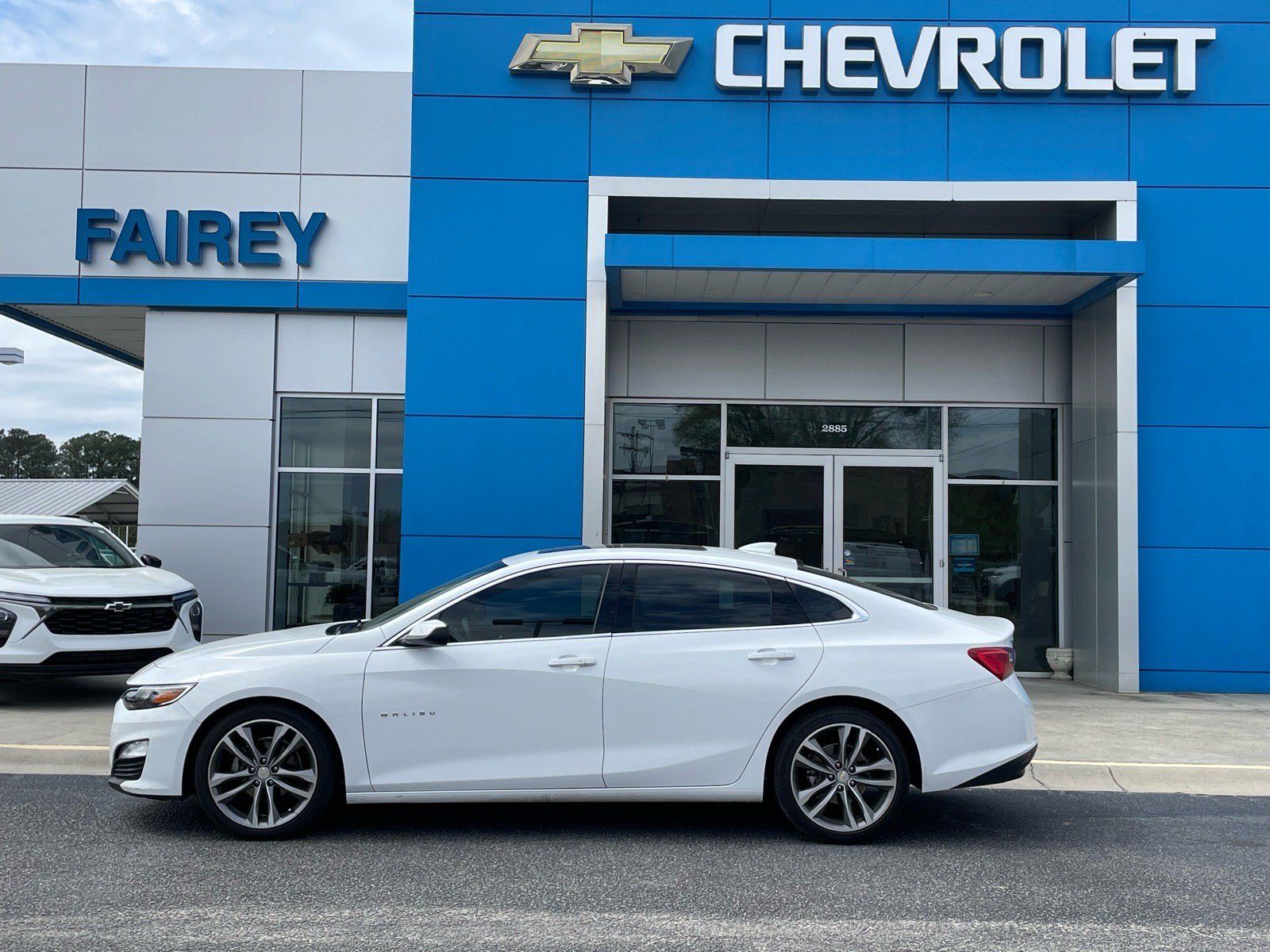 Used 2023 Chevrolet Malibu LT w/ Driver Confidence Package FWD image 2