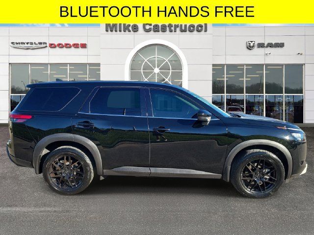 Used 2024 Nissan Pathfinder S AWD/4WD image 3