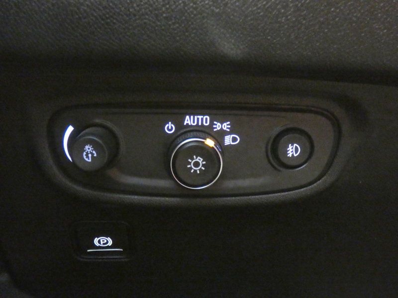 Used 2021 GMC Terrain SLT w/ Infotainment Package II AWD/4WD image 18
