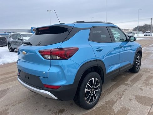 Used 2025 Chevrolet TrailBlazer LT image 3