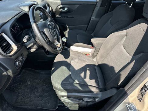 Used 2015 Jeep Renegade Latitude AWD/4WD image 19