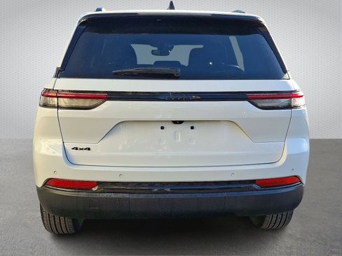 Certified 2024 Jeep Grand Cherokee Altitude image 5