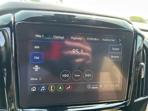 Used 2023 Chevrolet Traverse Premier FWD image 24