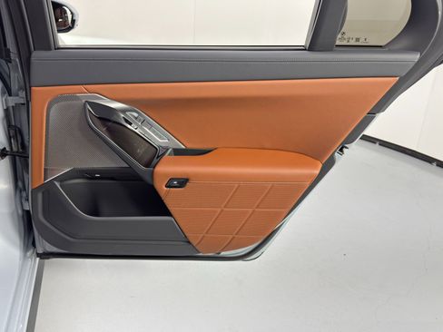 Used 2024 BMW i7 xDrive60 w/ Premium Package image 54