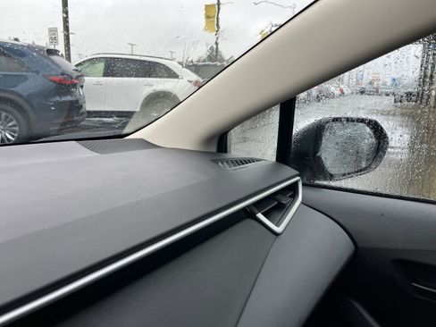 Used 2025 Toyota Corolla LE image 35