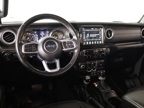 Used 2021 Jeep Gladiator Overland w/ Popular Equipment Package AWD/4WD image 2