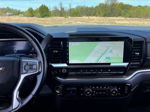Used 2025 Chevrolet Silverado 1500 LT AWD/4WD image 10