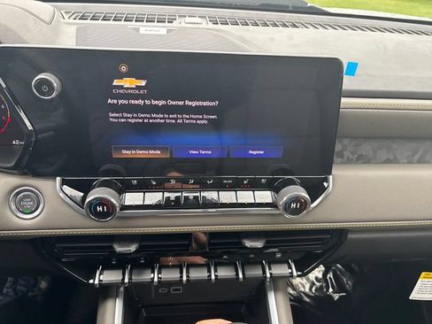 New 2026 Chevrolet Colorado ZR2 w/ Technology Package AWD/4WD image 19