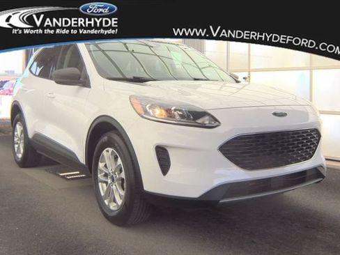 Certified 2022 Ford Escape SE AWD/4WD image 1