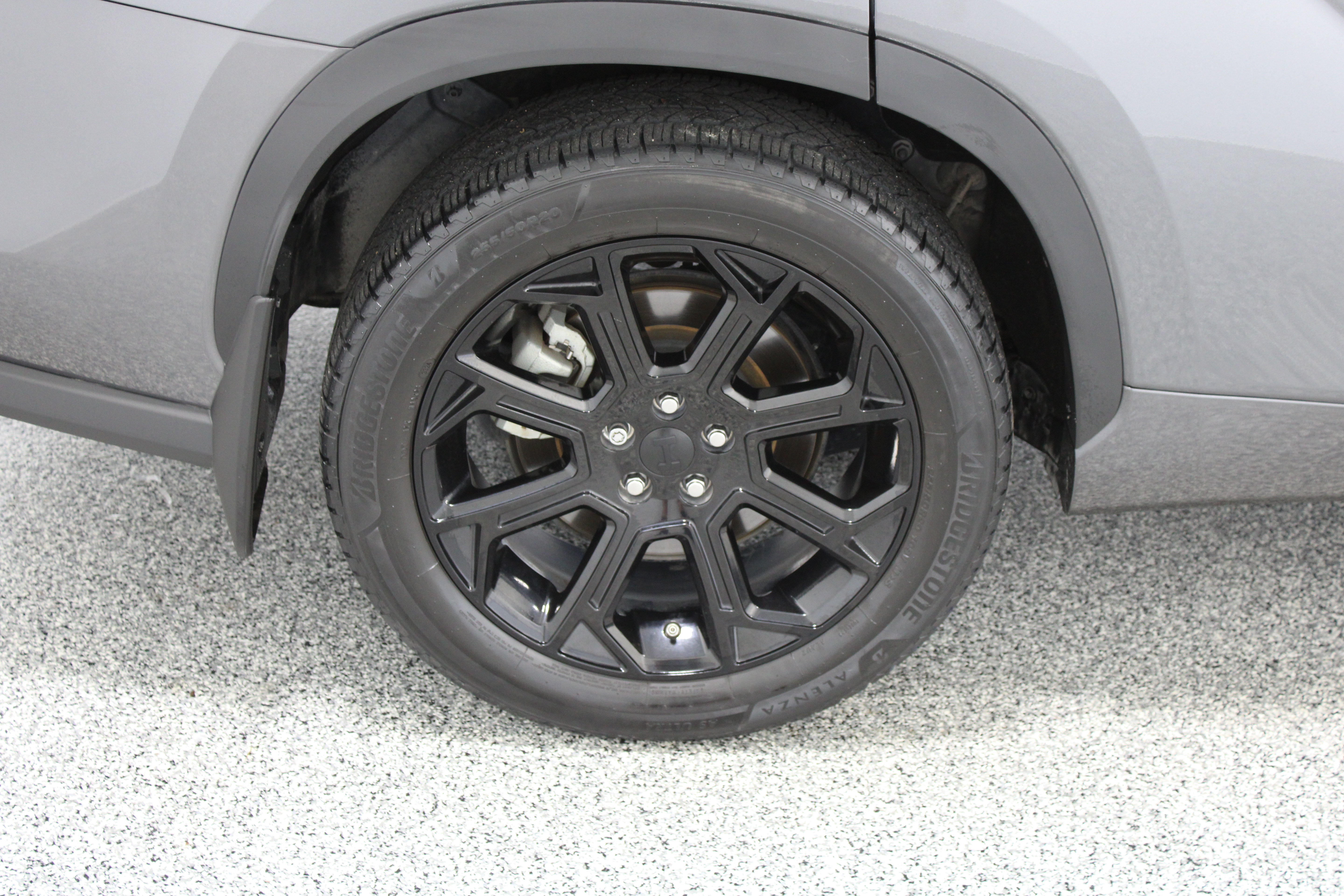 Used 2023 Toyota Highlander LE FWD image 6