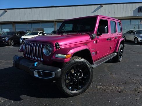 Used 2022 Jeep Wrangler Unlimited Sahara w/ Safety Group image 2