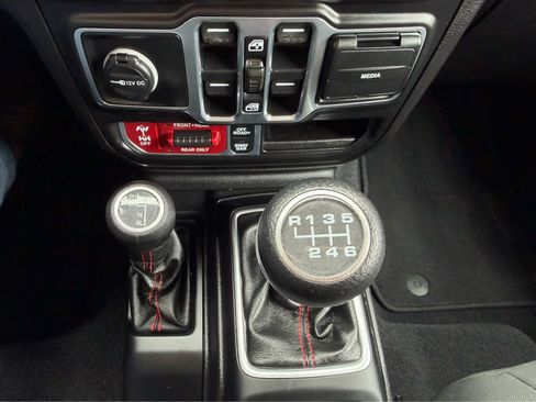 Used 2020 Jeep Gladiator Rubicon w/ LED Lighting Group AWD/4WD image 22