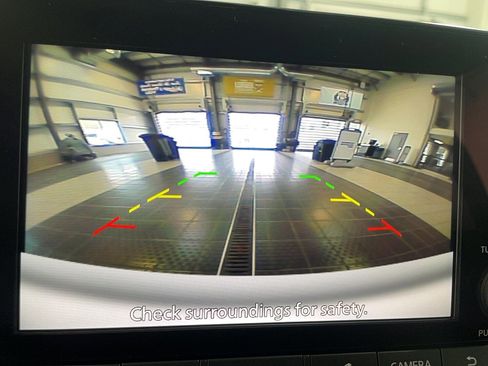 Used 2025 Nissan Pathfinder S image 11