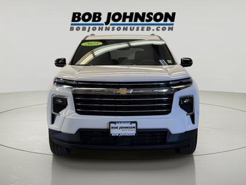 Used 2025 Chevrolet Traverse LT AWD/4WD image 4