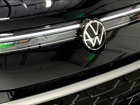 New 2026 Volkswagen Taos SEL image 34