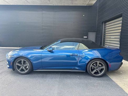 Used 2024 Ford Mustang Convertible RWD image 2