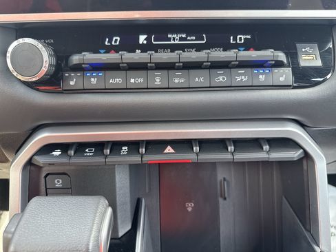 Certified 2025 Toyota Sequoia Platinum AWD/4WD image 17