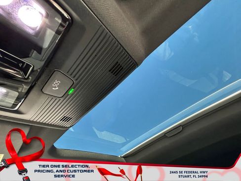 Used 2024 Volkswagen Golf R image 23