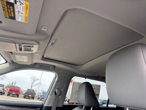 Used 2025 Toyota Highlander Limited image 14