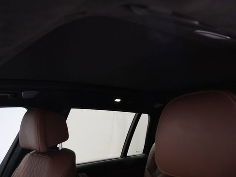 Used 2021 BMW X7 M50i image 10