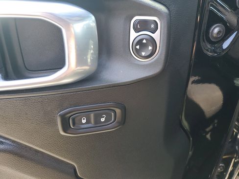 Used 2023 Jeep Gladiator Willys image 22