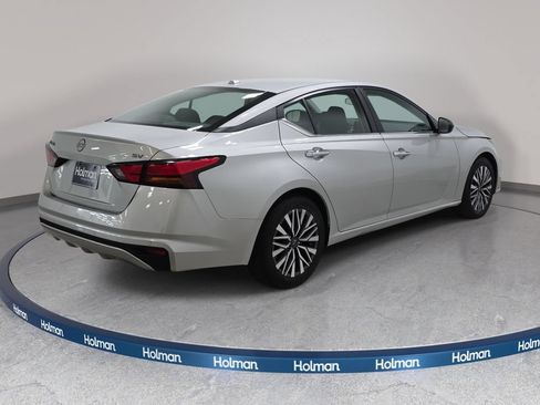 Used 2024 Nissan Altima 2.5 SV FWD image 6