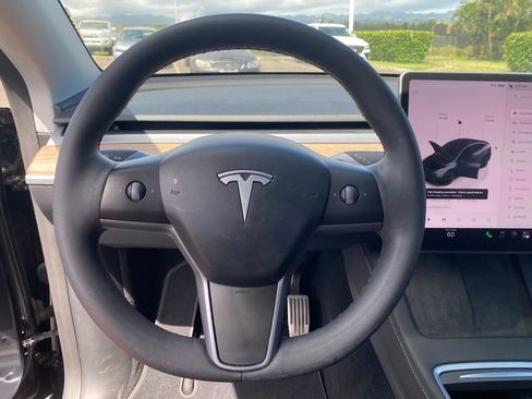 Used 2024 Tesla Model Y Long Range AWD/4WD image 31
