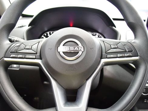 Used 2025 Nissan Altima 2.5 SV FWD image 18