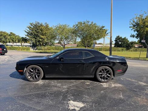 Used 2019 Dodge Challenger R/T w/ Plus Package image 7