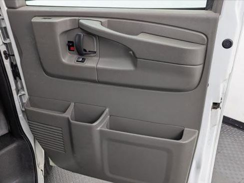 Used 2015 Chevrolet Express 3500 RWD image 18