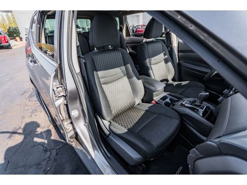 Used 2019 Nissan Rogue SV image 20