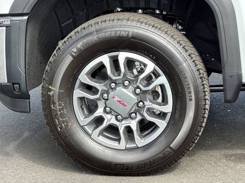 New 2026 GMC Sierra 3500 SLT w/ SLT Premium Package AWD/4WD image 32