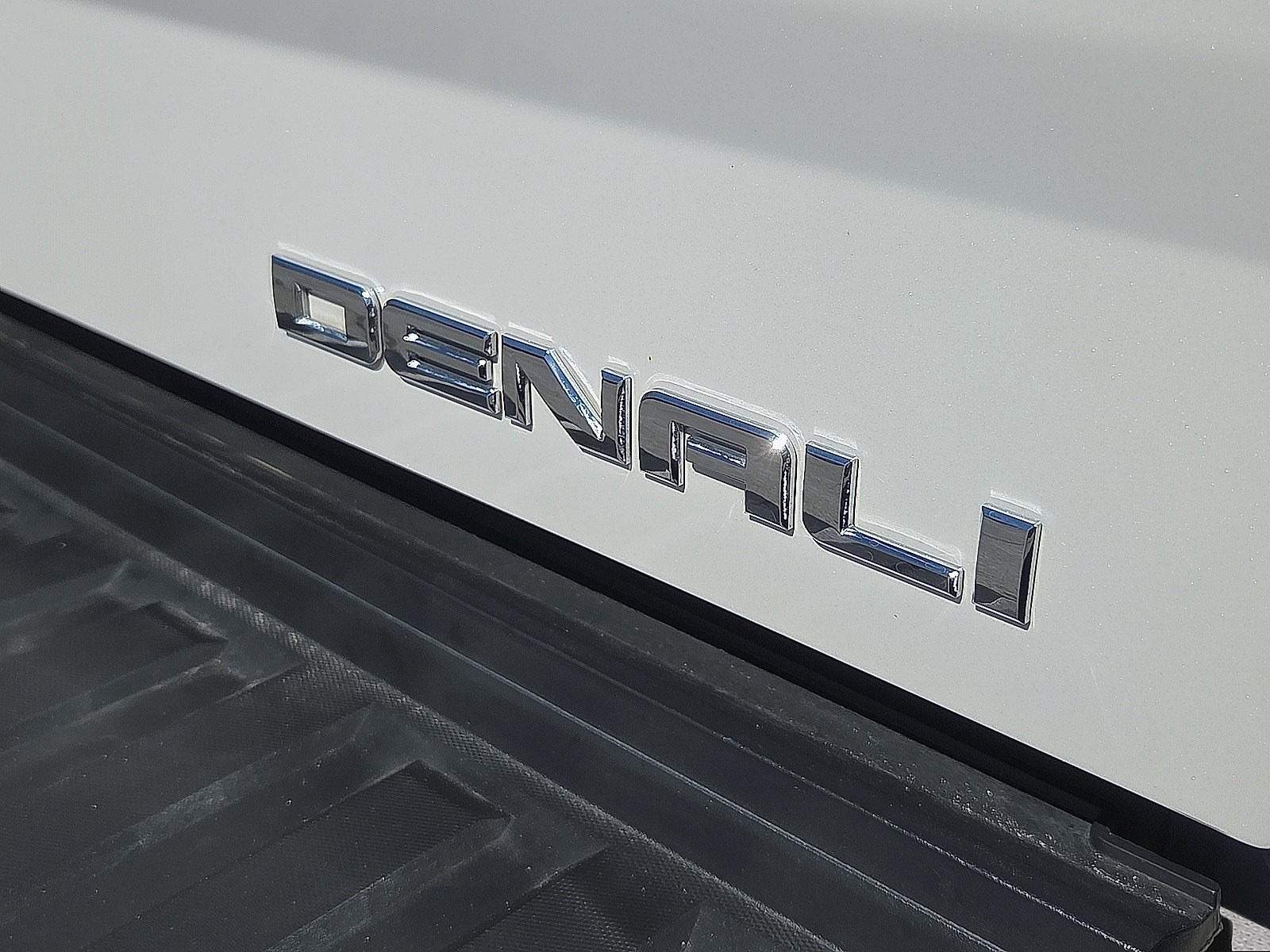 Used 2018 GMC Sierra 2500 Denali w/ Duramax Plus Package AWD/4WD image 16