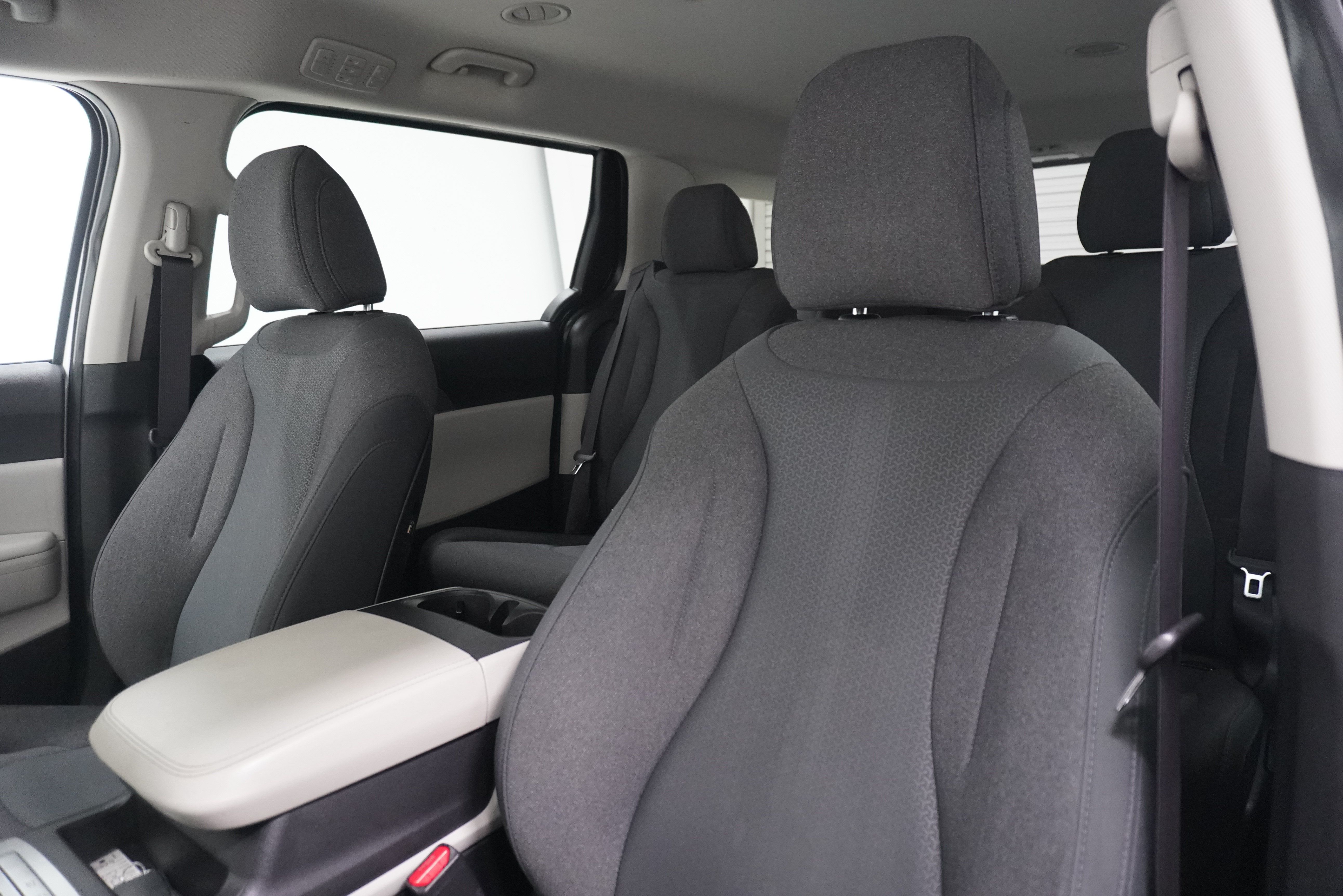 Used 2022 Kia Carnival LX FWD image 11