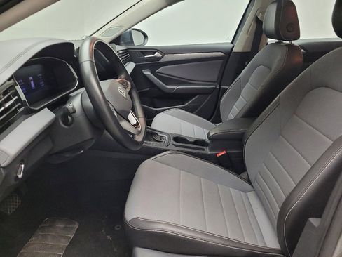 Used 2025 Volkswagen Jetta SE FWD image 17