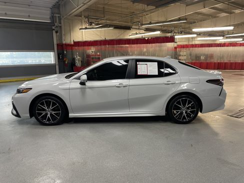 Used 2023 Toyota Camry SE FWD image 7