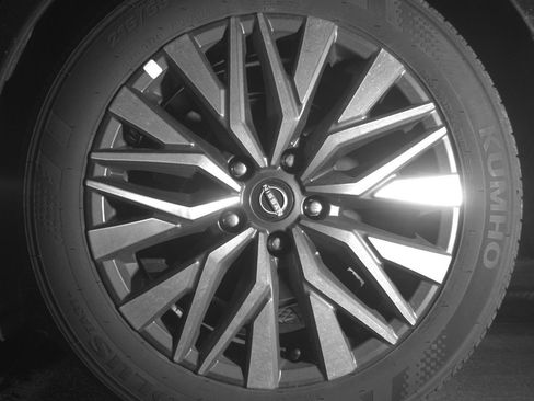 Used 2025 Nissan Altima 2.5 SV image 14