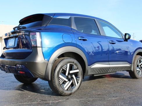 Used 2025 Nissan Kicks SV image 4