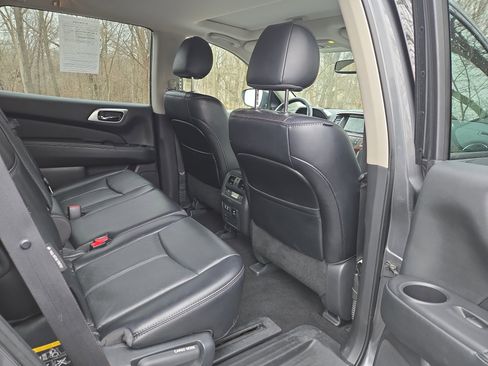Used 2020 Nissan Pathfinder Platinum image 29