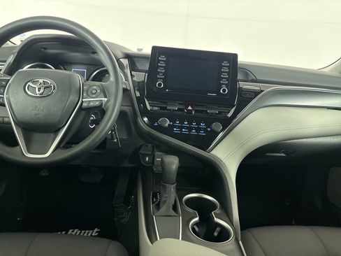 Used 2021 Toyota Camry LE image 23
