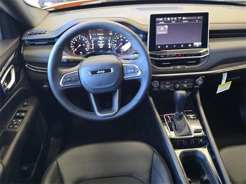 New 2026 Jeep Compass Latitude image 6