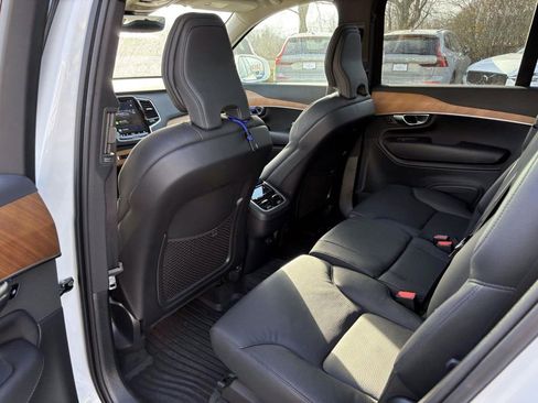 Used 2024 Volvo XC90 B6 Plus image 27