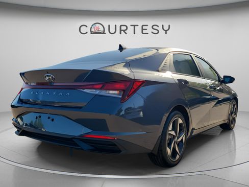 Used 2023 Hyundai Elantra SEL w/ Convenience Package image 3